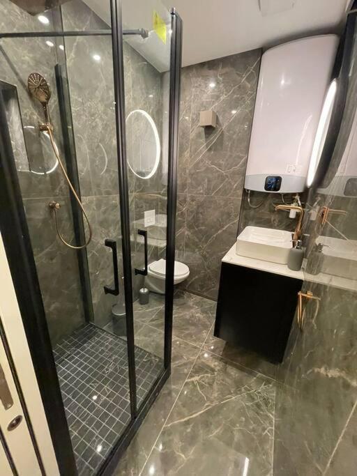 Cosy 8e Champs Elysees Miromesnil *